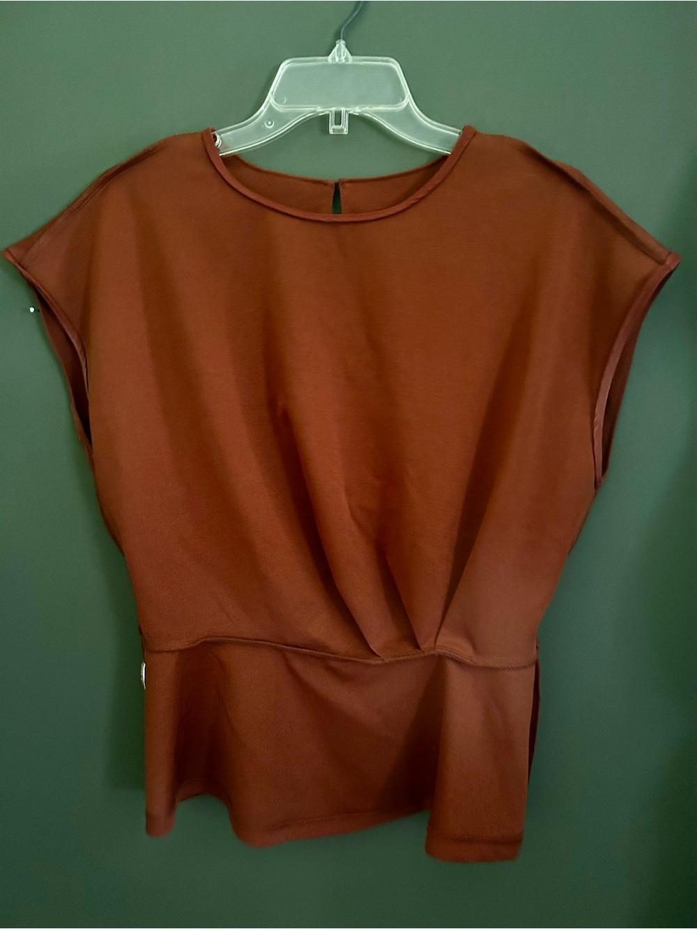MELLODAY Rust Peplum Top - Picture 7 of 9